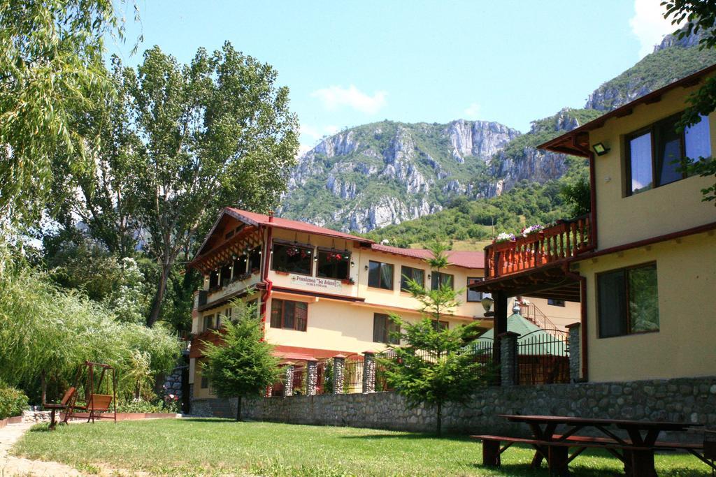 Pension Cuibul Viselor Băile Herculane Dış mekan fotoğraf