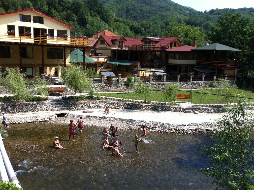 Pension Cuibul Viselor Băile Herculane Dış mekan fotoğraf